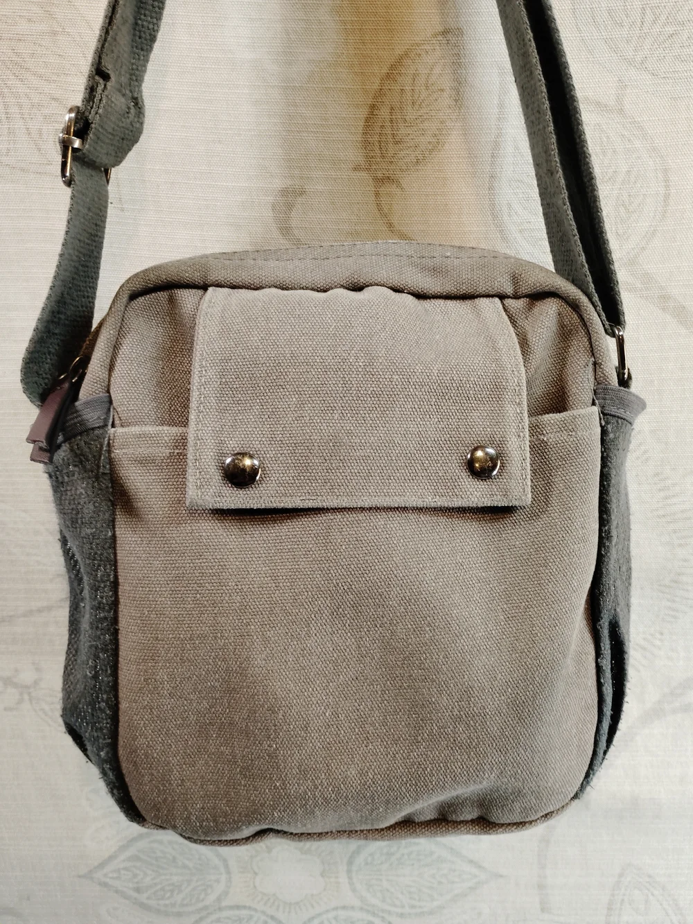 The Unbranded Brand neutral grey